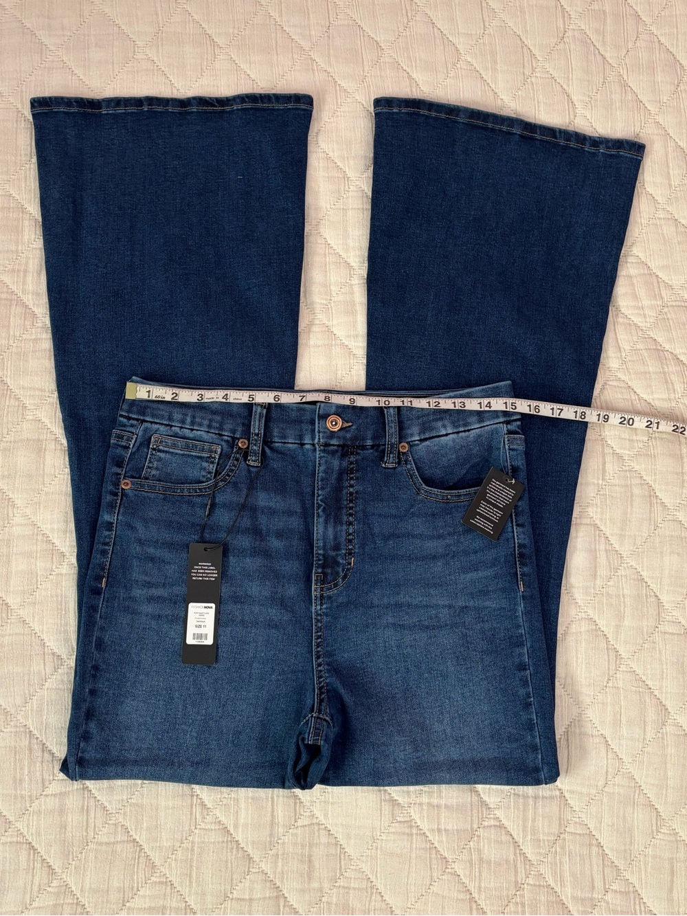 Fashion Nova Play Nice Flared Leg Jeans Sz 11 NWT * - Picture 5 of 10
